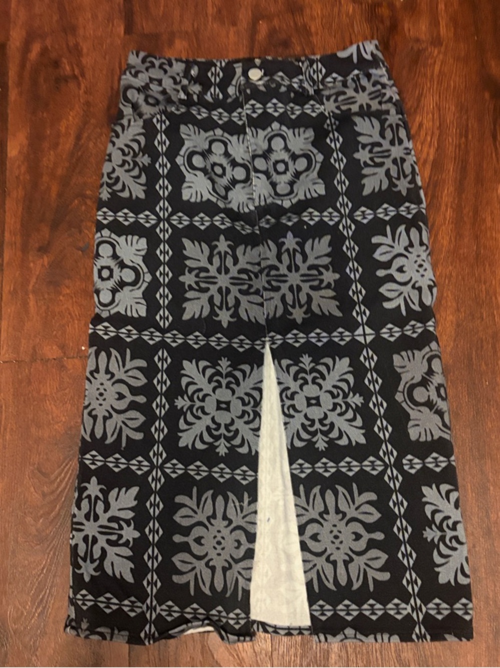 Lexbreezy Hawai’i Black & Gray Patterned Midi Skirt with Front Slit - Women's